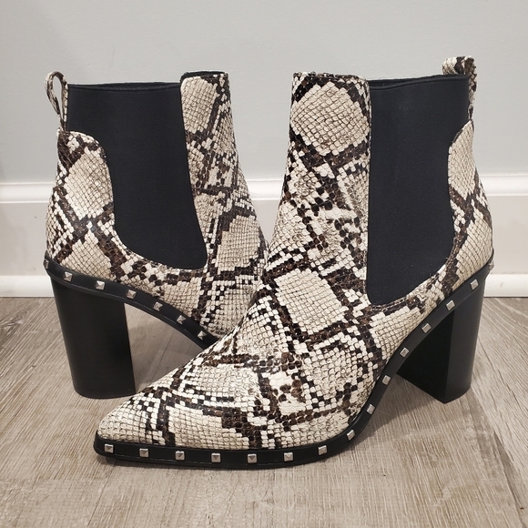 NEW Charles By Charles David Dodger Ankle Boot - Picture 2 of 8